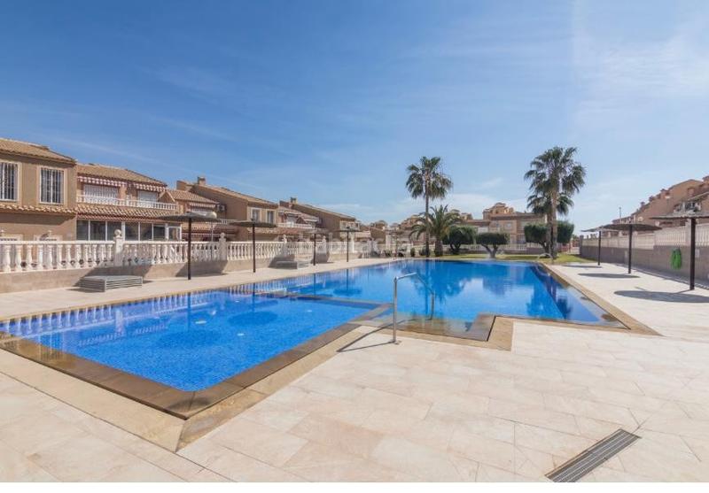 Foto 19239654-257f-4770-93eb-9ca987872962. Casa adossada amb calefacció aparcament piscina a Santa Pola