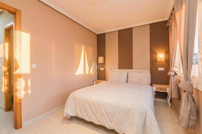 Foto 32cd5879-3e4b-4f0c-9e01-723b9a00baa2. Casa adossada amb calefacció aparcament piscina a Santa Pola