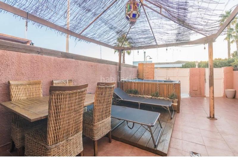 Foto a357b8db-0b7f-436d-b61b-43f4dd924cf1. Casa adossada amb calefacció aparcament piscina a Santa Pola