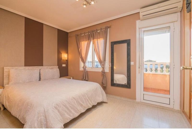 Foto bd20e170-d015-44da-93a8-29b6bc6225dd. Casa adossada amb calefacció aparcament piscina a Santa Pola