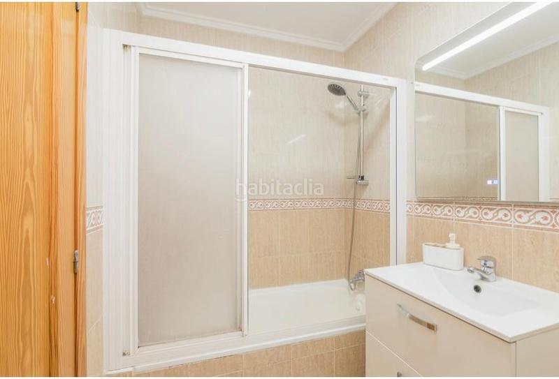 Foto edf0e7aa-7f3e-4930-a5b9-0832b8be282e. Casa adossada amb calefacció aparcament piscina a Santa Pola