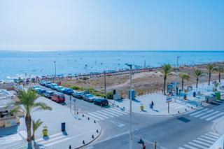 Pis a Los Arenales del Sol. Te presentamos una vivienda excepcional situada en una de las ub