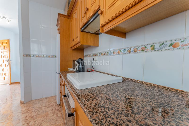 Foto f7f7dd90-3ced-41a3-87fe-e854380a7eb9. Casa adossada amb aparcament piscina a Los Arenales del Sol Elche / Elx