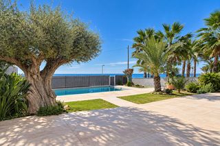 Affitto Chalet in Calas Santa Pola Este. Os presentamos esta villa de auténtico lujo, a orillas del medit