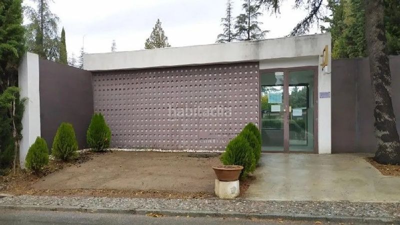 Foto d00b8cec-37ba-4621-bd2a-bc847b74ef49. Edificio en calle eolo 1 en Albolote