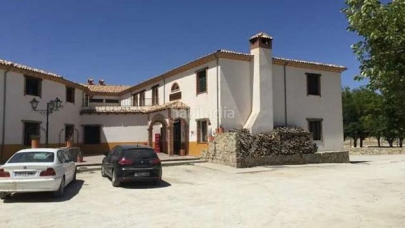 Foto 9b68f8ac-c04d-4afb-96cc-4721a3fff8c9. Edifici a Torres