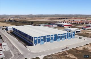 Location Bâtiment à usage industriel à Calle guijuelo 29