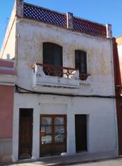 Masia a Alfara del Patriarca. Parcela con construcción en el centro de alfara de patriarca.