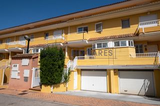 Semi detached house in Moncada. Chalet pareado a la venta en masias