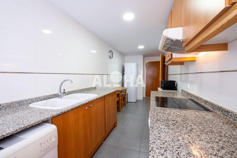 Foto f9a25b3f-f12e-4786-862f-3f4dd822481a. Lloguer apartament amb aparcament a Moncada
