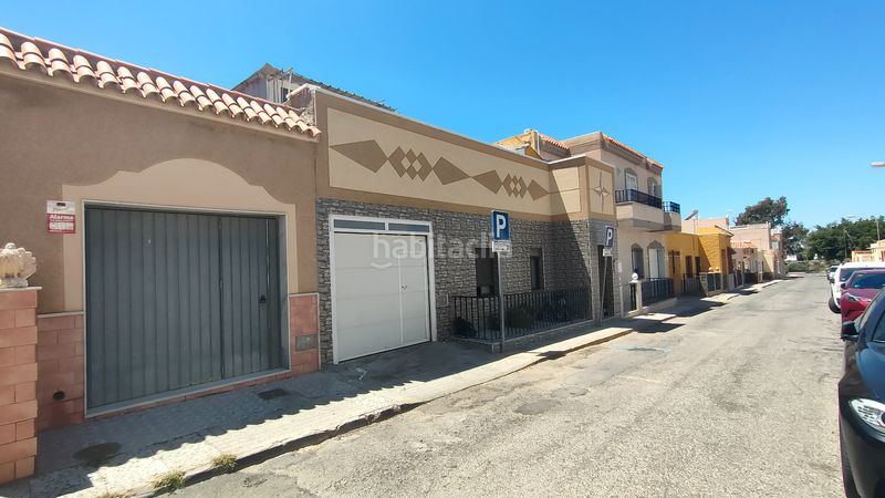 Foto af3bd9b5-ad7c-4a11-83a9-1ca5a2970884. Haus mit parking in Santa María del Águila Ejido (El)