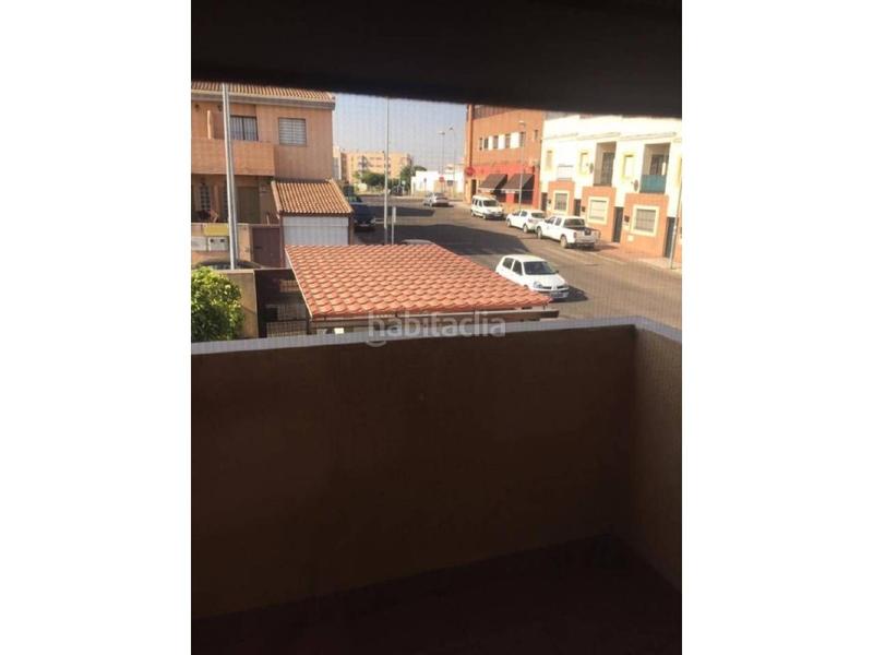 Foto 9a006495-88f1-4c27-a8ba-91519c61986e. Casa aparellada amb calefacció aparcament piscina a Badajoz