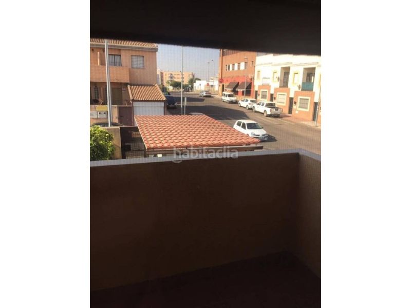 Foto ad282022-a9a9-41fe-b22a-7227794f215e. Casa adossada amb calefacció aparcament piscina a Badajoz