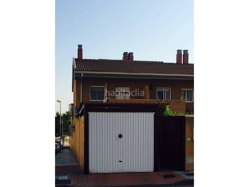 Foto cc873be2-4dde-487d-aa69-e5bd308ca40b. Casa aparellada amb calefacció aparcament piscina a Badajoz