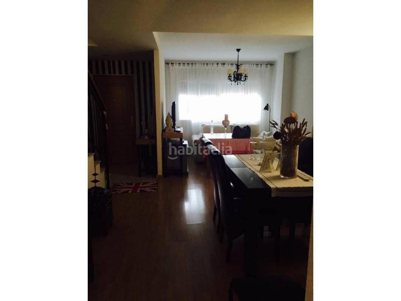 Foto cdbfe359-5bf1-47de-92f0-1f98fd07ffc5. Casa aparellada amb calefacció aparcament piscina a Badajoz