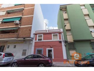 Casa en San Roque - Ronda Norte. Edificio o casa en venta con 3 viviendas
