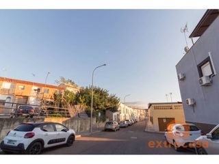 Business premise in Cerro de Reyes. Local comercial en venta