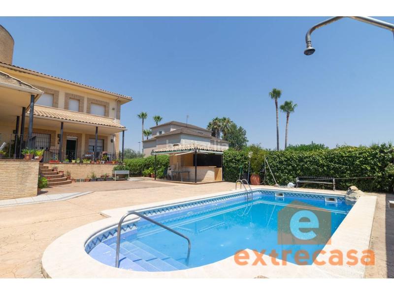 Foto 332d4b95-ca9b-48a4-9f85-a9b2541b21e3. Chalet avec chauffage parking piscine dans Las Vaguadas Badajoz