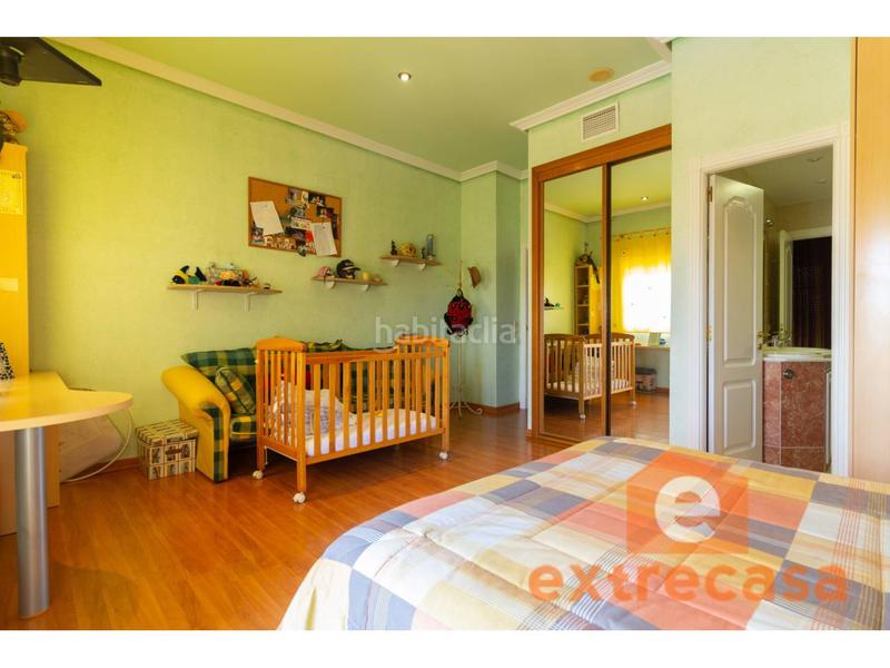 Foto 85c21056-64fb-4901-b223-beb0e0947f01. Chalet avec chauffage parking piscine dans Las Vaguadas Badajoz