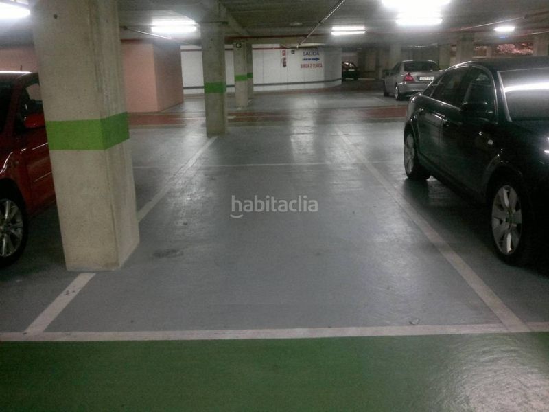 Foto 48bae4fe-6c4b-4c69-ac94-bbffb046bda5. Aparcament cotxe a Santa Marina Badajoz