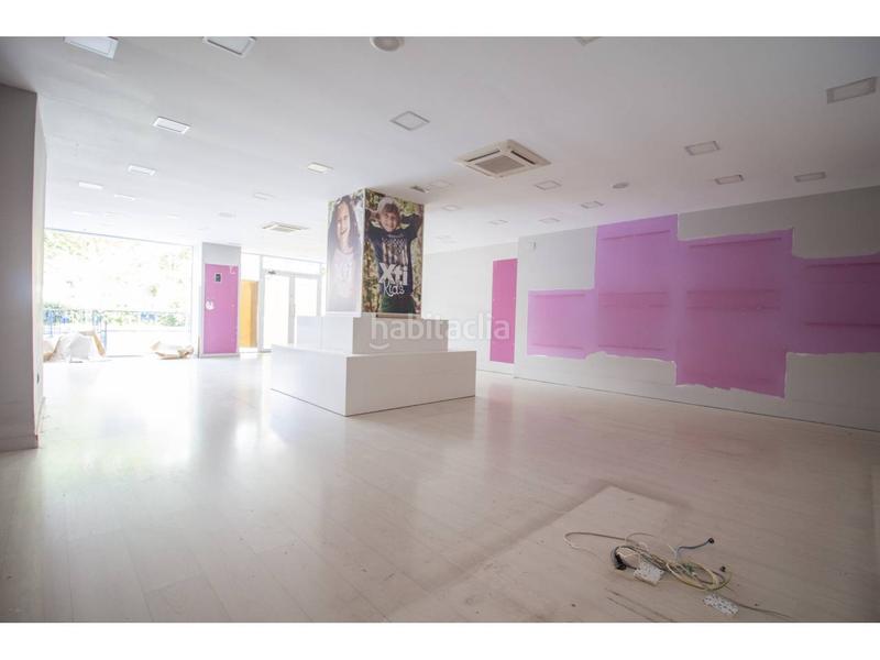 Foto d740d59d-af43-43a1-beb6-72bf0854586f. Alquiler local comercial local en alquiler en pleno centro en Badajoz