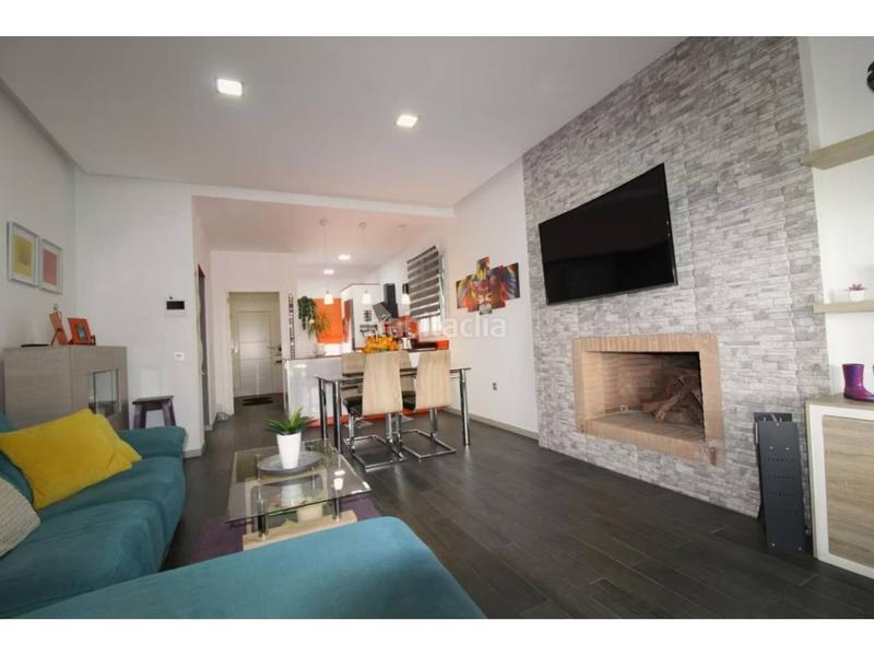 Foto b252ebf6-641c-482d-831d-04d387bc5079. Chalet dans Avenida Elvas Badajoz