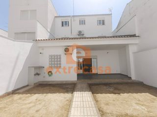 House in Maria Auxiliadora - Barriada de Llera. Venta de casa en maría auxiliadora badajoz capital