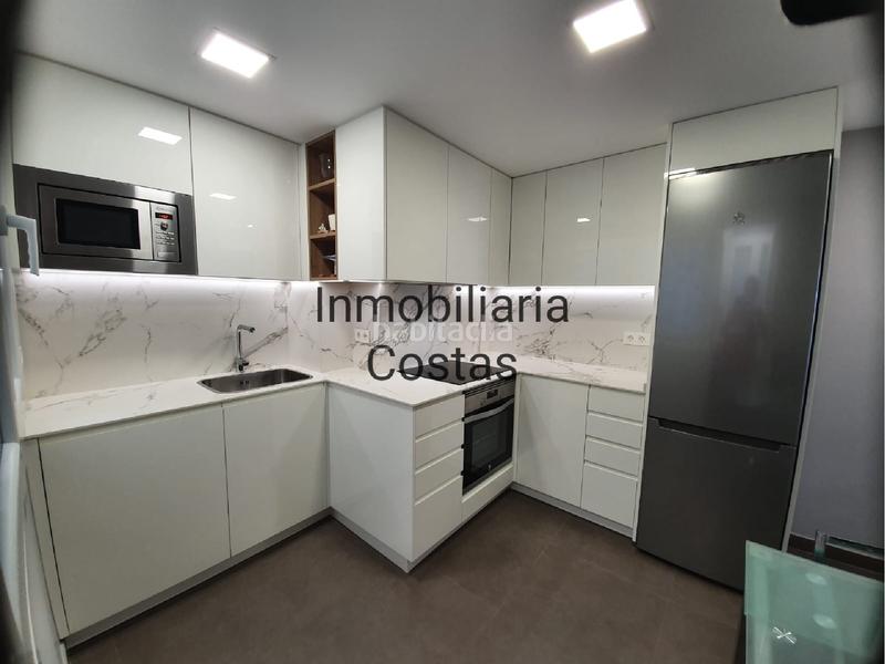 Foto bec66a6f-ad33-4b4a-8c96-30d9f8f06e4d. Pis amb calefacció aparcament a Berbés - Peritos Vigo