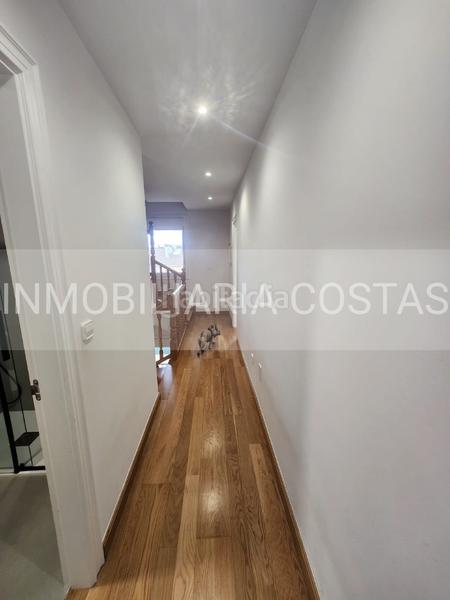 Foto 38280e12-0d9e-4993-8fea-7f1bc2a16a0e. Chalet con riscaldamento parcheggio piscina in Baiona