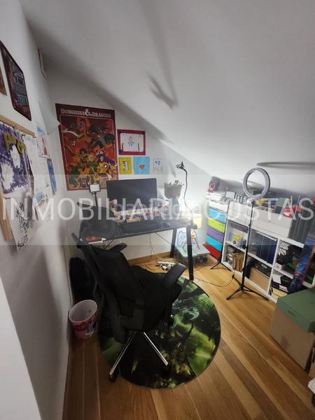 Foto cf9c6433-938e-436a-a45b-98d002d62239. Chalet con riscaldamento parcheggio piscina in Baiona