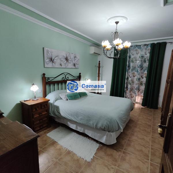 Foto f2217e63-eaff-467c-b29d-c929dcfe37e1. Casa amb calefacció aparcament a Martos