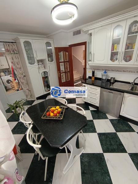 Foto 05f5acbe-718e-43ea-a096-b8982e0411af. Casa amb calefacció aparcament a Martos