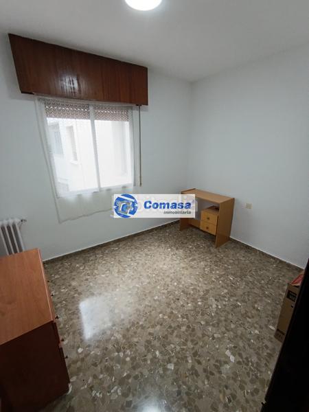 Foto f144de72-39fc-4584-9940-9d947c95b836. Lloguer pis amb aparcament piscina a Martos