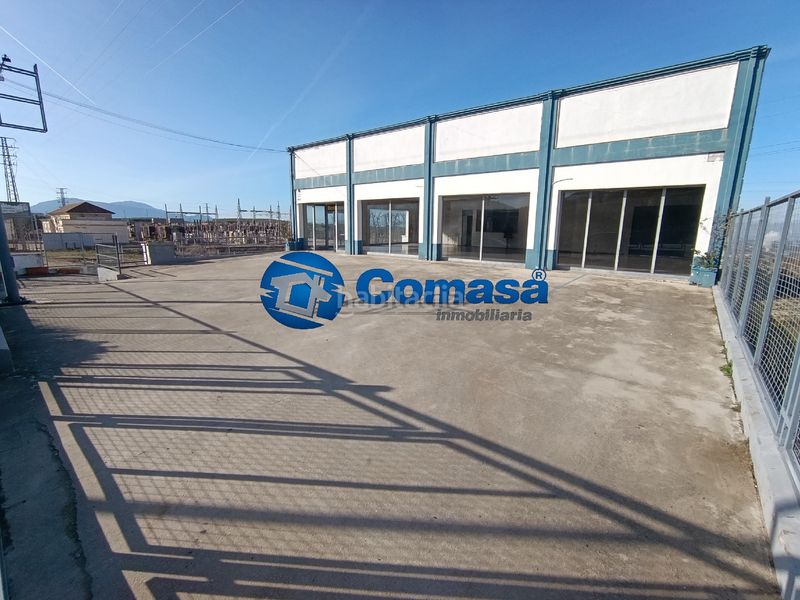 Foto 3d3e7837-c10e-477f-bd2d-face6fe56ce6. Nau industrial a Martos