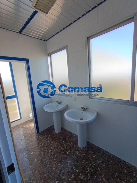 Foto 561cfa33-c181-48c8-a83c-acbfa0a82c82. Nau industrial a Martos