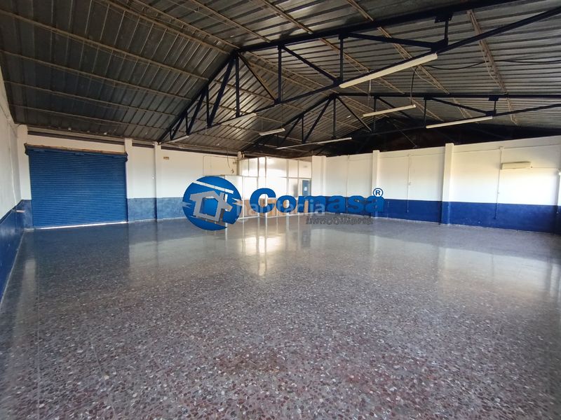 Foto 5bfd161c-fdd0-4dbb-bb54-b7eff2906dd8. Nau industrial a Martos