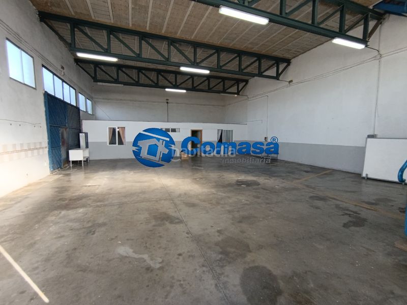 Foto 9126c10d-4b3a-4236-93ea-ad1d21eb0e85. Nau industrial a Martos