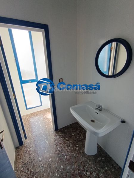 Foto a52ca843-9559-4cde-ba21-b1678384ef7f. Nau industrial a Martos