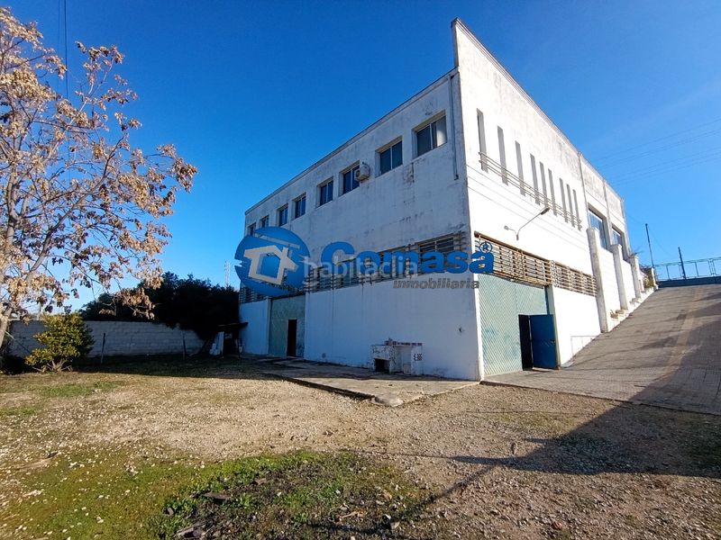 Foto c54e36a8-03b4-4388-b990-dfe13dd1ce2b. Nau industrial a Martos