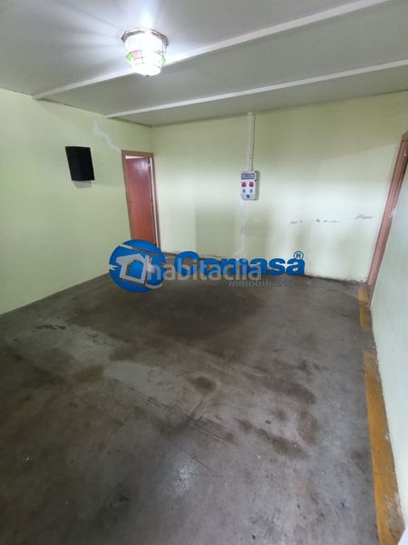 Foto dfd9596d-74fc-4999-82f3-cbfe1823e67e. Nau industrial a Martos