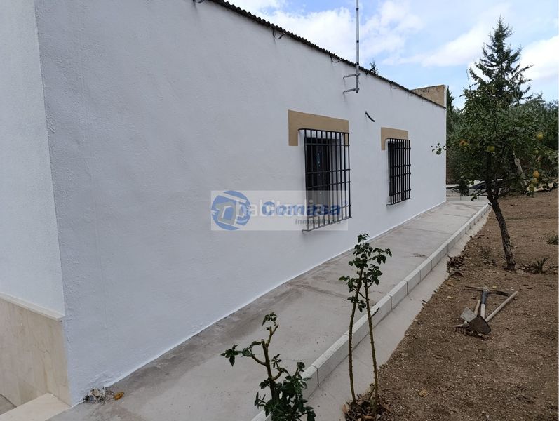Foto c5cd4d00-e485-465a-9439-41fdda246c7a. Xalet amb piscina a Martos