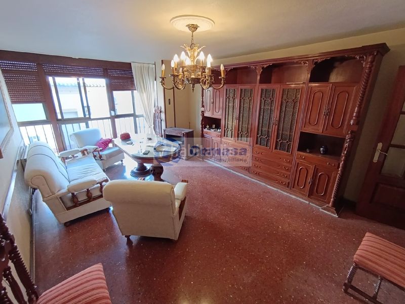 Foto 489de157-2d27-4bce-8408-29e79eefe77f. Pis amb calefacció a Martos