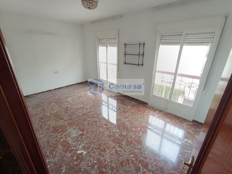 Foto eab4218c-456b-47b5-8df8-7589928bfa6f. Piso  centro en Martos