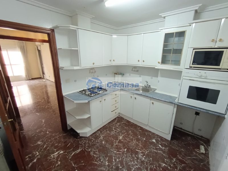 Foto f9040b8a-9746-4c52-88bc-d1ae60a068cd. Piso  centro en Martos