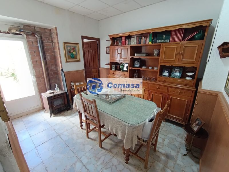 Foto 92586dfb-1d99-44a4-9846-48ebf0b1e81a. Casa  parque en Martos