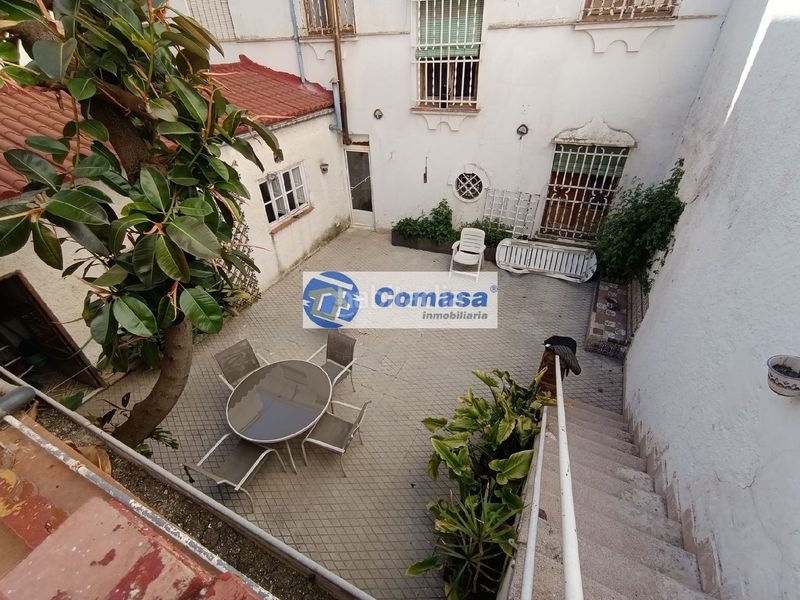 Foto b616e932-2e71-47e8-bbd6-0f51afba5b36. Casa  parque en Martos