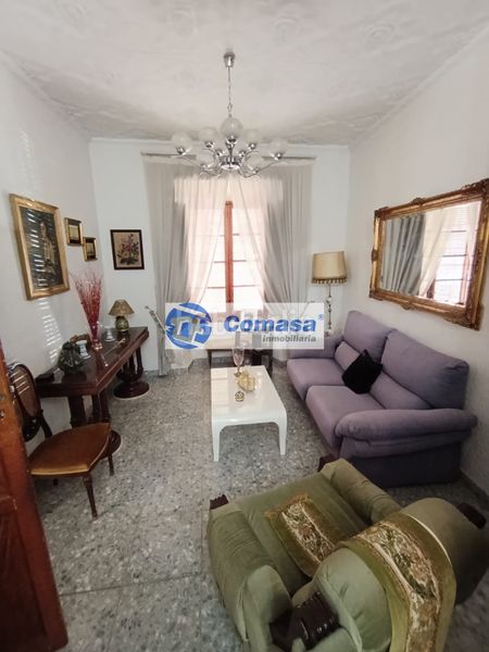 Foto da1e4df6-d77a-42f4-a16f-db6d43e47537. Casa  parque en Martos