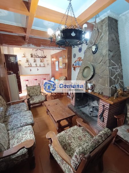 Foto f205306f-8882-40ae-9a1b-aab1924e38ed. Casa  parque en Martos