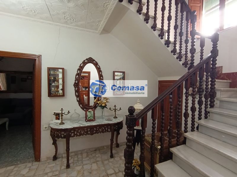 Foto fe5c053e-2792-4c57-b6ff-90ec33f22e08. Casa  parque en Martos