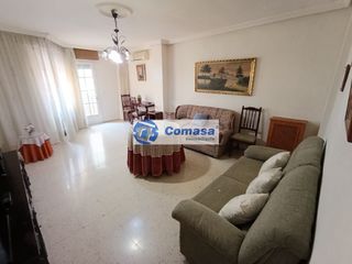 Etagenwohnung in Martos. Piso  martos parque